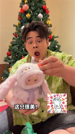 Luwis Tan Chun Wei on Instagram: "🎄 omg… NOMMI 主题的圣诞小镇太漂亮了！现场还有巨大NOMMI欸！😍（有Give Away 6只） 来 TOP TOY 的 NOMMI Christmas Town， 不仅可以拍照打卡，现场还有全系列的NOMMI!🎁 重点是这个圣诞的系列-她的眼睛居然是可以换的！ 不同情景可以换换不同眼睛，真的很有可玩性 💖 📍 NOMMI Christmas Town Sunway Pyramid · LG2 Concourse 🗓 只到 12 月 28 日！ @toptoy.my @toptoy.international #toptoy #nommi"