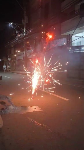 Mt. Everest Fountain by Leegendary Fireworks