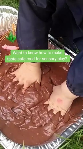 Do your children like playing in mud? Some kids HATE it! This edible mud sensory and messy play activity is a great way to encourage kids who dislike mud to get dirty! ✅ Mix together 3 cups flour, 1 cup cocoa powder, 1/2 cup brown sugar, 1/2 cup white sugar, and 3 cups water until you have runny, gloopy, tasty mud. Add more water if needed. Use as a treat or remove sugar and add extra flour for a 'muddy' consistency. ✅ Boil udon noodles with black food coloring for 'worms'. ✅ Pour into a tray, a
