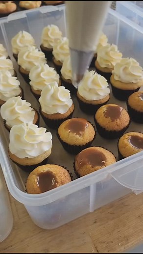 8.9K views · 54 reactions | THE WHITE CHOC CARAMEL 襤 : @itshomebaked #caramel #chocolate #wollongongcakes | CakesBae | Facebook