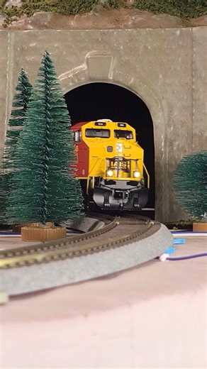 Iowa Interstate ES44 Hauling Chocolate Syrup Through The Mountains. #train #railway #modelrailroad