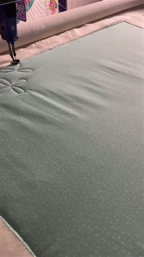 182 reactions | I cant wait to use my new Panto! I’m always in need of simple modern edge to edge pantographs for my customers. Even though modern is not my forte, when an idea pops into your head, you roll with it! This playful 4-petal jax rotates while jumping up and down. I’ve named it ‘Jumping Jax’. On my digital design website! Harperdesigns.ca #harperinspireddesigns #e2e #pantograph #edgetoedgequilting #longarmquilter | Harper Longarm Quilting | Facebook