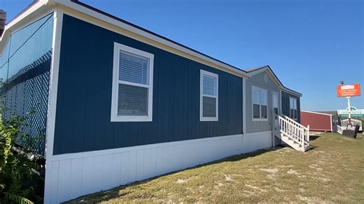 Farm House 3342 by Oak Creek Homes | 3 bed, 2 bath mobile house tour