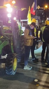 🚜 Manifestation des agriculteurs autour de Lyon : l'entrée sur l’A450 bloquée à Brignais 🔴Suivez la situation en direct ➡️ https://l.leprogres.fr/dux | Le Progrès Lyon
