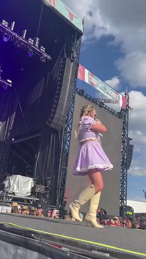 one month away from doing this every night on the @Dan Shay tour whos comin