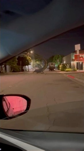 Close Encounter: Massive Alien Bug Crosses Main Street (VFX) #vfx