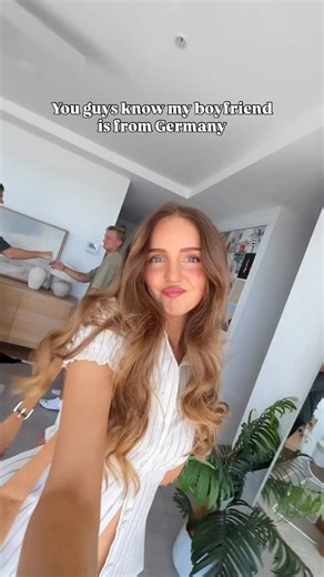 Sarah Betts on Instagram: "we used to be in a long distance relationship 💔 #longdistance #dailyvlog #vlogmas"