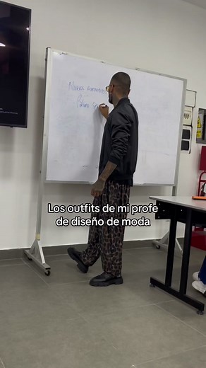 Nadie es más fashion que mi profe✨💕 #diseñodemoda #escuelademoda #chiolecca #moda #outfitsideas #outfitinspo