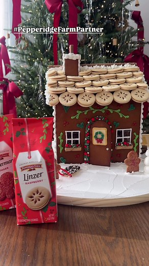 A Pepperidge Farm gingerbread house?! Cute and delicious! Brought to you by @Judy’s Gingerbread #PepperidgeFarmPartner