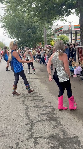 #Fremont #Solstice #Parade #seattle #linedance #BootBoogieBabes | Boot Boogie Babes