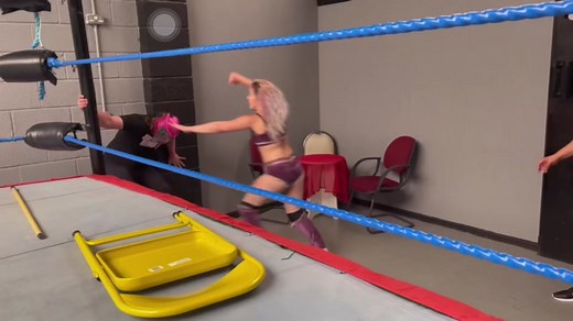 Kat taking the fight to el exceptionel #mixedwrestling #mixedwrestlingvideo #mixedwrestling_ #boyvsgirl #intergenderwrestling #intergendermatch #intergender_match