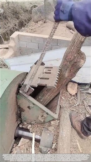 Log shredder: Feeding and crushing process