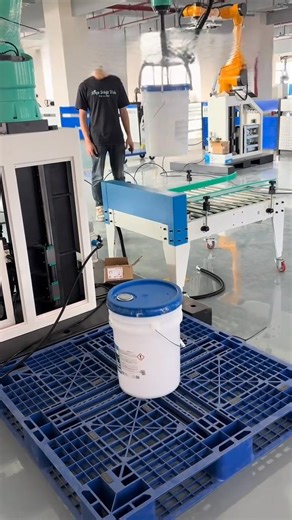 Each drum weighs 20kg — manual handling quickly leads to fatigue, inefficiency, and safety risks. Our custom-engineered drum clamping automatic palletiser delivers: ✔ Reliable gripping and positioning ✔ Reduced labor strain ✔ Higher throughput and consistency ✔ Safer working conditions 📩 Contact us to discuss automation tailored to your production needs. | Palletiser