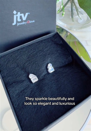 Elegant Sparkle Earrings: Timeless & Luxurious Style