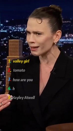 The differences between American and British accents always stump celebrities. #celebrity #famous #usa #accent #britishaccent #hayleyatwell #selenagomez | Clork Roe