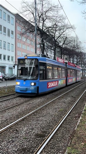 Münchener R2.2 Straßenbahn auf Linie 28 am Sendlinger Tor