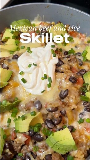 Easy Mexican Beef Skillet - Perfect One Pot Dinner! #easyrecipe #cooking #dinner