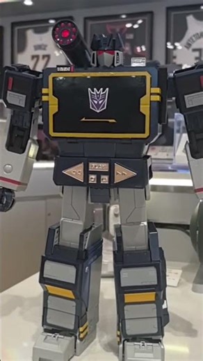 Advanced G1 Robot Ever Created: Robosen Soundwave