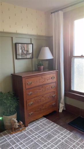 15K views · 290 reactions | A combo of eyeballs and measuring should get er done. 浪 BONUS: no wallpaper removal after!  | DIY Squid | Facebook