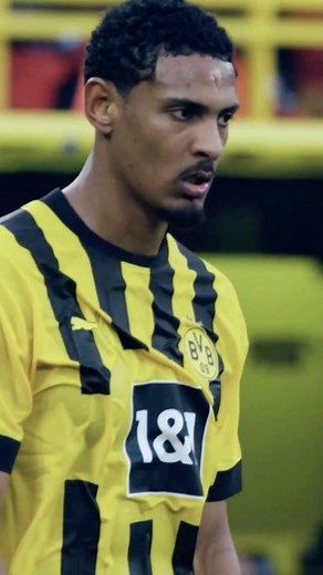 🦁 @sebastienhaller9 – Hauptprotagonist einer der bemerkenswertesten Geschichten in der jüngeren Vereinshistorie von Borussia Dortmund. 👑 Von der erschütternden Diagnose zu Saisonbeginn über den Weg zum Comeback bis hin zum dramatischen Saisonfinale. 📖 𝐀𝐮𝐟𝐬𝐭𝐞𝐡𝐞𝐧! Die 10. und finale Episode der BVB 09 - Stories ‚Who We Are‘. Heute ab 19.15 Uhr auf @skysportde und auf Abruf. 📺 | Borussia Dortmund
