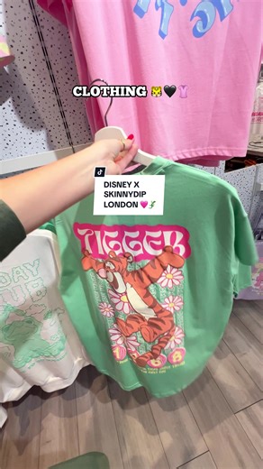 Disney finds in-store at Skinnydip London! 🧚🏻🩷🦎📲💫 📍Skinnydip, Covent Garden London 🇬🇧 #disneyshopping #londonshopping #skinnydiplondon #disneyphonecase #disneytiktok #winniethepooh
