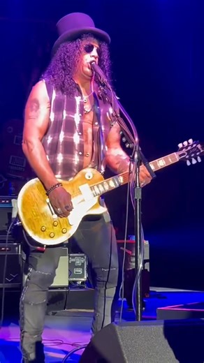 Slash Blues Ball S.E.R.P.E.N.T Festival 🎩🎸🤘🏻 Tash Neal Michael Jerome Moore #teddyandreatis Johnny Griparic #Slash 📷 Kinipela ohana ©️ | Slash Addict