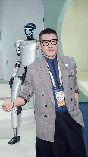 At the China International Import Expo, I witnessed remarkable ideas from around the world. From technology and design to ways of living, every detail reflects innovation and intention. This sense of “smart selection” is not just a concept - it’s a shared understanding of quality and meaning in life. 在第八届中国国际进口博览会， 我看到来自世界各地的智慧结晶。 从科技、设计到生活方式， 每一个细节都凝聚着创新与用心。 这份“智选”，不止是一种理念的展现， 更是一种对生活品质的理解与共鸣。 #hubing #ciie #futuredialogue #globalvision #smartliving #hubingselects | Hu Bing