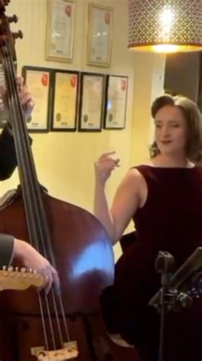 Did you know Santa likes a bit of boogie-woogie? 👀 We have limited tickets for our upcoming festive shows at The Grapevine Champagne & Jazz Bar Tenterden this Sunday 14th and Toulouse Lautrec Restaurant & Jazz Club on Wednesday 17th 🎅🏼 Get your tickets here 🎟️ https://linktr.ee/victoriabasssings ❄️ | Victoria Bass