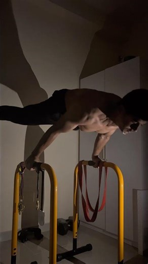 first time in 5 months trying straddle planche+these attempts were after training #calisthenics