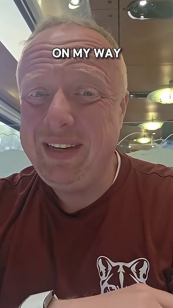 This is what dinner on a train looks like | Amtrak dining car #CruiseLife #Cruise