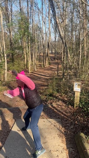 20K views · 48 reactions | Standstill留‍♂️vs Run-Up ‍♂️ What’s your go to on short shots? #discgolf #innovadiscs #discgolfunited | Disc Golf United | Facebook