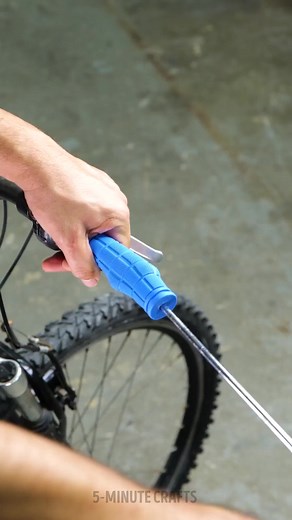 Simple hacks to maintain your bicycle 🚴 | 5-Minute Crafts Family