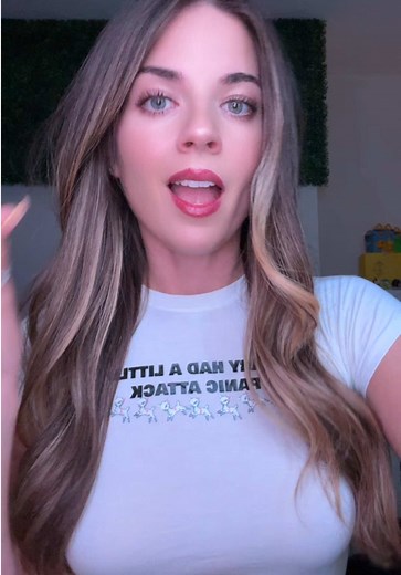 วิดีโอของ Victoria Xavier (@victoria.xavier) พร้อมเพลง original sound - Big Bardi 🏆