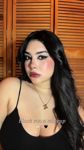 Black swan makeup tutorial 🖤✨🩰🦢 #makeup #makeuplook #blackswan #makeuptutorial
