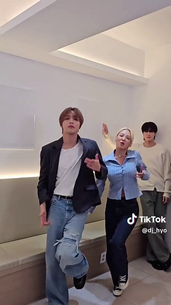 NCT Dream Retro Romance Dance featuring Jeno, Haechan, and Jisung