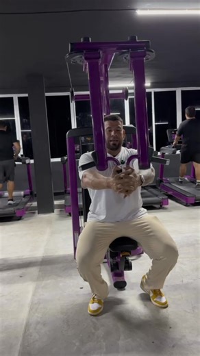 Correccion de peck fly en maquina para crecer tus pectorales | Es modo bestia no a lo bestia