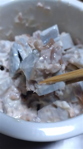 レンチン一分半したレンコンを梅ツナマヨで食べたのが美味すぎてまたレンコン買って作ってしまった！自分の中でのレンコンの敷居がめちゃくちゃ下がった！