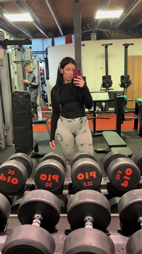 As you can see today’s session was a struggle 😰 Hormones are raging, I’m fatigued, day 5 of training but we got it done I literally couldn’t walk afterwards Thank you @nav_padman for always pushing me but being patient ❤️ #fitmum #fitover30 #mumswholift #perimenopausefitness