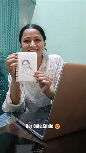 Reaction of cute Lady 😍..Subscribe for more reaction Videos#sketch#viral#art#pune#baner#maharashtra