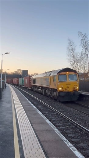 Southampton western docks to Doncaster IPORT intermodal passes Alfreton 13/12/25