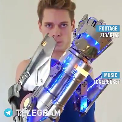 This cosplay artist creates the Hand Cannon of Doomfist from Overwatch by using animatronics, metalwork and controller programming. | Interesting Engineering