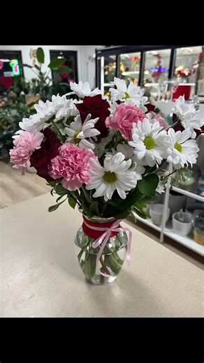 Every tone to brighter your days , from softh to bright , fresh flowers new hop !#flowerarrangements❤️ #happybirthday #friendthesheep💙 #💐🌸🌺🌼🌻 #loveones❤️💫