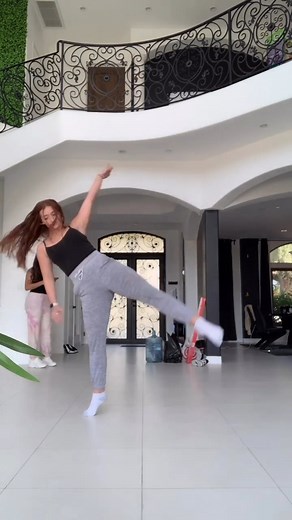 Unhinged Twirling 😆 #twirling #dance #vibes #freestyle | 𝑀𝒾𝓀𝒶𝒾𝓁𝒶 𝑀𝓊𝓇𝓅𝒽𝓎