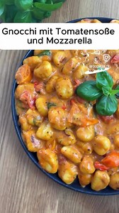 20K views · 100 reactions | Gnocchi mit Tomatensoße und Mozzarella Cremige Gnocchi in Tomatensoße mit geschmolzenem Mozzarella und frischen Mini-Tomaten – ein schnelles und leckeres Gericht für die ganze Familie. Zum Rezept: https://www.foodwerk-blog.de/gnocchi-mit-tomatensosse-und-mozzarella/ | foodwerk.de | Facebook