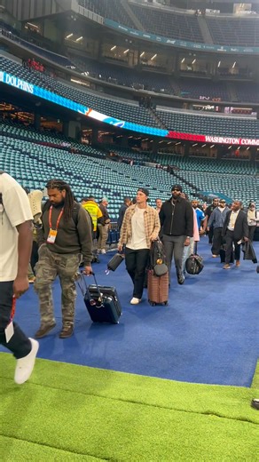 Players and coaches arriving. Some Real Madrid and Mbappe love | JP Finlay