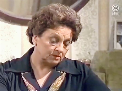 Mrs Walker in a tender moment with Betty, who like many of us who are from working class backgrounds worry that she’s being judged because of it. #Coronationstreet #classiccoronationstreet #classiccorrie #corrie | Queen Olivia III