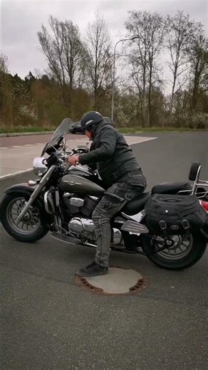 Suzuki Intruder c800 (engine running)