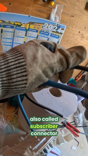 18K views · 163 reactions | Dans cette vidéo, découvrez comment installer un compteur Linky et un connecteur de branchement (ou connecteur d'abonné) étape par étape. Apprenez les astuces pratiques et les normes à respecter pour une installation conforme et sécurisée. Suivez le guide ! #Linky #électricité #installationÉlectrique #bricolage #normesÉlectriques #Enedis #compteurLinky | Autonomie électricité | Facebook