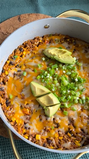 Stella Drivas 🇬🇷🇺🇸 on Instagram: "ONE POT BURRITO ’BAKE’ 🌯💯 you’re gonna fall in love with this recipe! IB: @recipe_tin ❤️ It comes together in 30 minutes on your cooktop and possesses all the elements of a burrito without the wrap🔥 🌟PS: Go to the follow or following button in my profile and hit the to add me to FAVORITES 💥If you enjoy recipes like this one, make sure you ORDER my NEW COOKBOOK📚 link in bio 🔗 or comment COOKBOOK💥 ✨Comment RECIPE to receive a link for this post in your