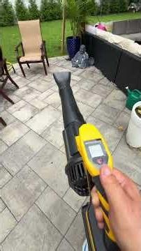This SOARFLY Cordless Leaf Blower is really powerful with a 650cfm setting that can last up to 35